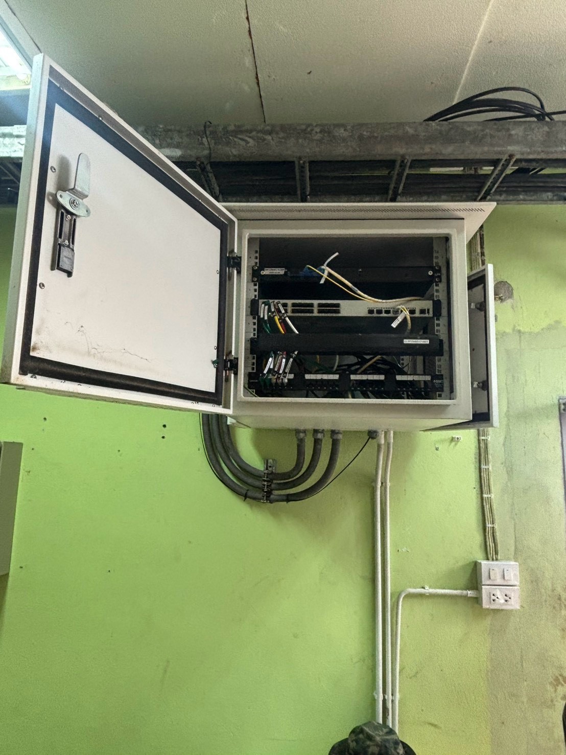 งานติดตั้ง สาย FIBER OPTIC 356 เมตร สาขาที่ 1 พนม - บริษัท กลุ่มสมอทอง จำกัด (มหาชน)